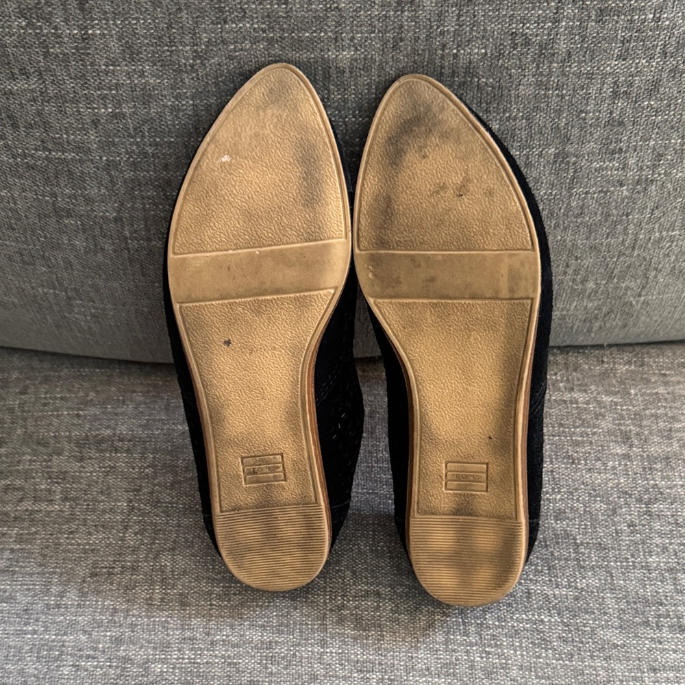Toms Jutti Black Suede Flat. - Picture 2 of 6